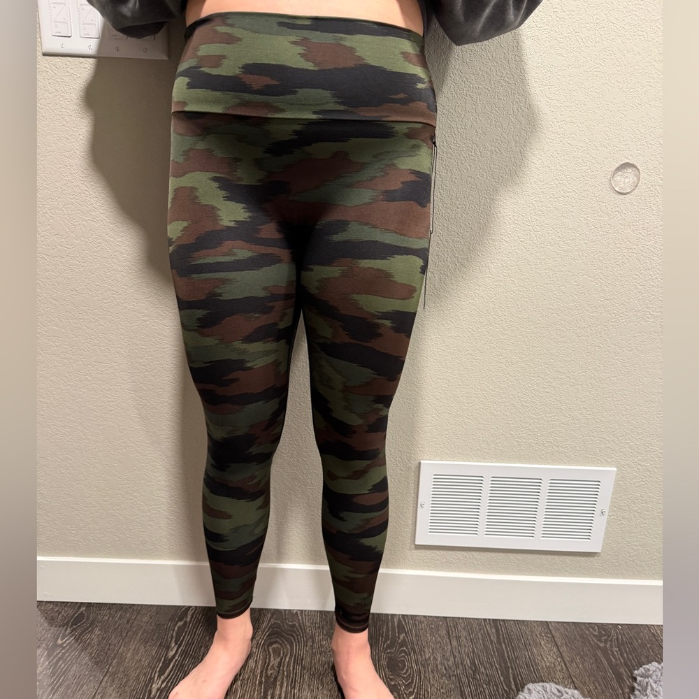 K-DEER Camo Print Leggings in Olive Green and Brown